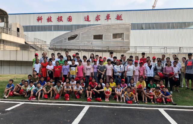 接待江华长山村中小员工1.jpg 接待江华长山村中小员工1.jpg